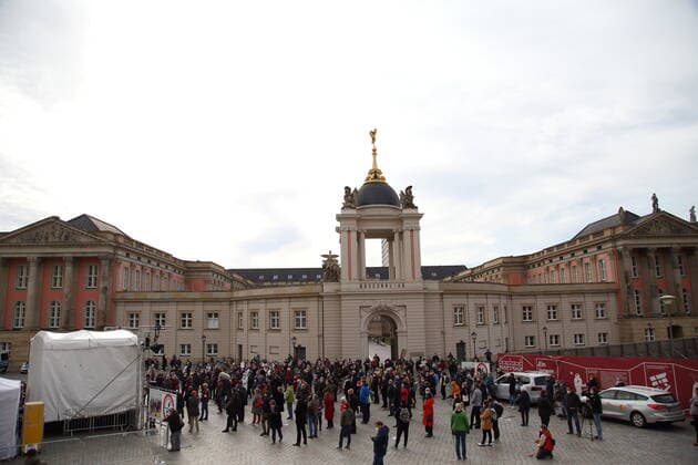 Concert visitors at a protest concert against the election of the new AfD faction leader on the Alter Markt at the Brandenburg Parliament in Potsdam, 27 October 2020 Protest concert grand piano instead of grand piano in Potsdam
