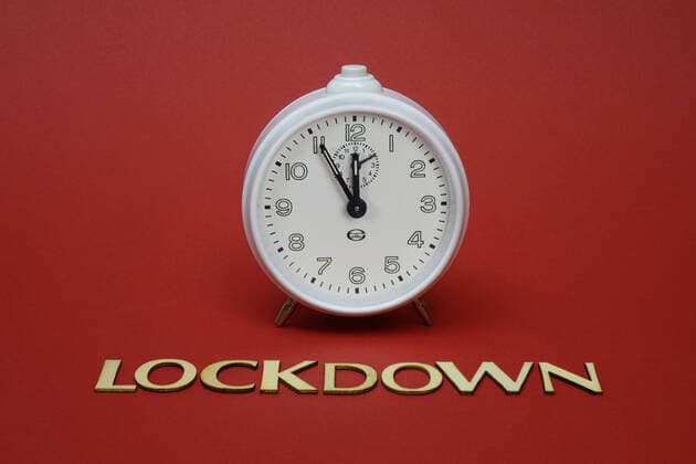 Clock and lockdown Clock and lockdown, 27 10 2020, Borkwalde, Brandenburg, Lockdown is written in front of a clock