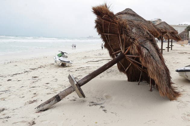 A Palapa that fell due to the strong gusts of wind of 130 kilometers per hour,, which brought Hurricane Zeta, in category 1 of the Saffir-Simpson scale; It is the third environmental phenomenon of its kind that has been recorded in a month. State authorities have launched a prevention operation where more than 70 shelters have been set up for affected people on October 27, 2020 in Cancun, Mexico Where: Cancun, Mexico When: 27 Oct 2020 Credit: Eyepix Cover Images Copyright: xRodolfoxFloresx 40976051 EDITORIAL USE ONLY. NOT FOR USE BY NEWSPAPERS BASED IN THE UK.