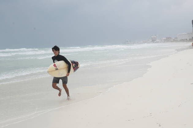 A surfer enjoys the beach in spite of the arrived of the Hurricane Zeta in category 1 of the Saffir-Simpson scale; It is the third environmental phenomenon of its kind that has been recorded in a month. State authorities have launched a prevention operation where more than 70 shelters have been set up for affected people on October 27, 2020 in Cancun, Mexico Where: Cancun, Mexico When: 27 Oct 2020 Credit: Eyepix Cover Images Copyright: xRodolfoxFloresx 40976067 EDITORIAL USE ONLY. NOT FOR USE BY NEWSPAPERS BASED IN THE UK.