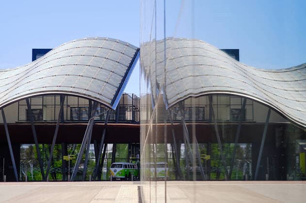 Architektur von Hans Hollein St. Pölten, Austria - April 25, 2019: Detail des Landesmuseums in St. Pölten. St. Pölten Niederoesterreich Austria *** St Pölten, Austria April 25, 2019 Detail of the National Museum in St Pölten St Pölten Lower Austria 