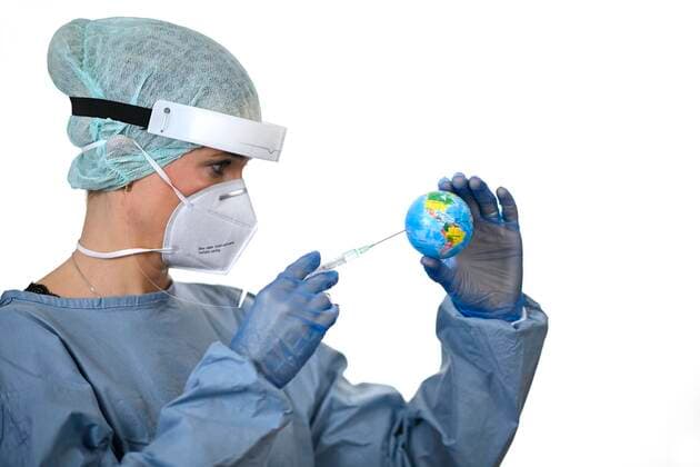 Symbol image Corona vaccine, doctor with syringe, corona crisis, Baden Württemberg, Germany, Europe Copyright: imageBROKER/MichaelxWeber ibximw05908994.jpg