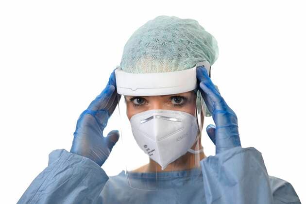 Nurse, medical staff overworked, gestures, hands over head, corona crisis, Baden Württemberg, Germany, Europe Copyright: imageBROKER/MichaelxWeber ibximw05909070.jpg