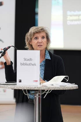 Presentation of the 1 NRW Education Partner Plaque to the Stadtbibliothek Aktuell, Koeln, 29 10 2020, Dr Hannelore Vogt Director of the Stadtbibliothek Koeln in Portrait at the presentation of the first Education Partner Plaque to the Stadtbibliothek Koeln within the framework of the initiative Bildungspartner NRW Bibliothek und Schule Koeln Nordrhein Westfalen Germany