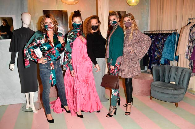 Bilder des Jahres 2020, Entertainment 10 Oktober Entertainment Themen der Woche KW44 Entertainment Bilder des Tages Bettina Cramer, Anastasia Nastya Borisova, Anja Gockel, Mareike Lerch und Nadine Wimmer bei der Anna von Griesheim & Anja Gockel Fashion Show Winter 20 21 in der Location Paris 44. Berlin, 29.10.2020 *** Bettina Cramer, Anastasia Nastya Borisova, Anja Gockel, Mareike Lerch and Nadine Wimmer at the Anna von Griesheim Anja Gockel Fashion Show Winter 20 21 at the location Paris 44 Berlin, 29 10 2020 Foto:xF.xKernx xFuturexImage