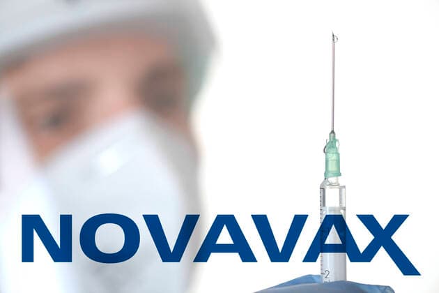 Symbol image Corona vaccine of the company NOVAVAX, man with syringe, corona crisis, Baden Württemberg, Germany Coronavirus