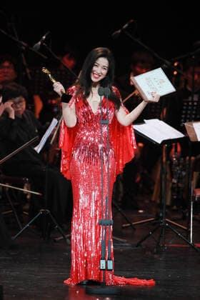 Chinese Zhu Zhu speaks after winning the Best Supporting Actress for her acting in The Best Partner at the 2020 the 7th WenRong TV Award at the Hengdian World Studios in Jinhua city, east China s Zhejiang province, 1 November 2020. Zhu Zhu wins Best Supporting Actress at 2020 WenRong TV Award in east China  1062555328376471658