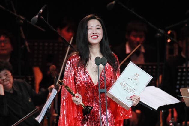 Chinese Zhu Zhu speaks after winning the Best Supporting Actress for her acting in The Best Partner at the 2020 the 7th WenRong TV Award at the Hengdian World Studios in Jinhua city, east China s Zhejiang province, 1 November 2020. Zhu Zhu wins Best Supporting Actress at 2020 WenRong TV Award in east China  1062555328376471707