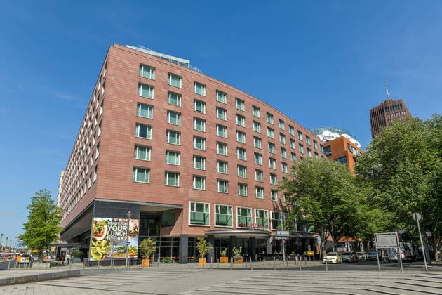 Architektur von Rafael Moneo Hotel Grand Hyatt, Marlene-Dietrich-Platz, Potsdamer Platz, Tiergarten, Mitte, Berlin, Deutschland *** Hotel Grand Hyatt, Marlene Dietrich Platz, Potsdamer Platz, Tiergarten, Mitte, Berlin, Germany