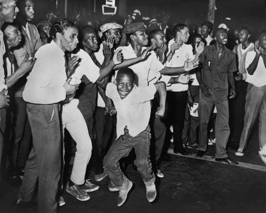 July 29, 2020, New York City, New York, USA: Crowd chanting and Taunting Police after rioting due to fatal shooting of Teen James Powell by Police Officer Lt. Thomas Gilligan, Harlem, New York, USA, Stanley Wolfson, World Telegram & Sun, July 1964 New York City USA - ZUMAg145 20200729_zza_g145_009 Copyright: xJTxVintagex