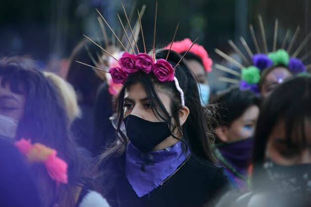 MEXICO CITY, MEXICO - NOVEMBER 2: A woman dressed as Catrina takes part during a march to commemorate victims of femicide, in protest against violence-gender during the Mexico Day of the Dead. Mexico is one of the countries in the world with the highest rate of gender violence, in 2020 there have been new 489 femicides on November 2, 2020 in Mexico City, Mexico. Credit: Carlos Tischler Eyepix Group The Photo Access MEX - 2020 - Day Of The Dead Protest Against Gender Violence in Mexico City  Copyright: xCarlosxTischlerx