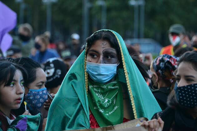 MEXICO CITY, MEXICO - NOVEMBER 2: A woman dressed as Catrina takes part during a march to commemorate victims of femicide, in protest against violence-gender during the Mexico Day of the Dead. Mexico is one of the countries in the world with the highest rate of gender violence, in 2020 there have been new 489 femicides on November 2, 2020 in Mexico City, Mexico. Credit: Carlos Tischler Eyepix Group The Photo Access MEX - 2020 - Day Of The Dead Protest Against Gender Violence in Mexico City  Copyright: xCarlosxTischlerx