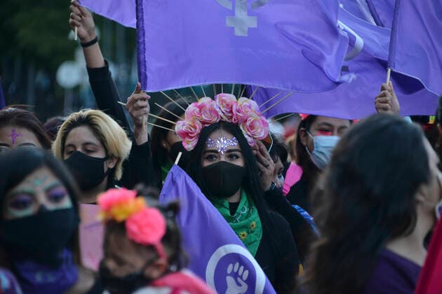MEXICO CITY, MEXICO - NOVEMBER 2: A woman dressed as Catrina takes part during a march to commemorate victims of femicide, in protest against violence-gender during the Mexico Day of the Dead. Mexico is one of the countries in the world with the highest rate of gender violence, in 2020 there have been new 489 femicides on November 2, 2020 in Mexico City, Mexico. Credit: Carlos Tischler Eyepix Group The Photo Access MEX - 2020 - Day Of The Dead Protest Against Gender Violence in Mexico City  Copyright: xCarlosxTischlerx