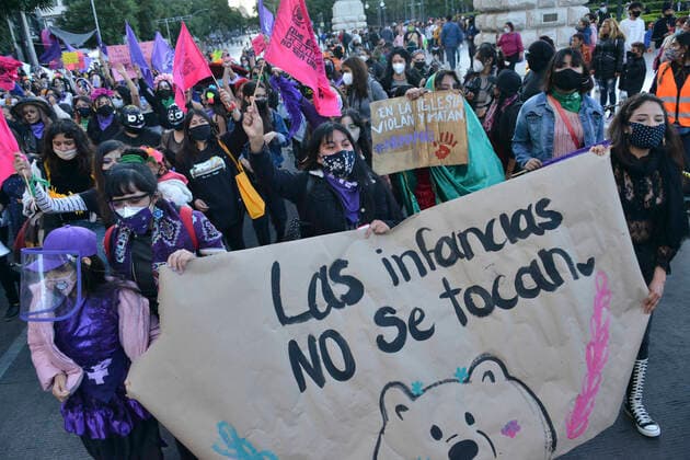MEXICO CITY, MEXICO - NOVEMBER 2: A woman dressed as Catrina takes part during a march to commemorate victims of femicide, in protest against violence-gender during the Mexico Day of the Dead. Mexico is one of the countries in the world with the highest rate of gender violence, in 2020 there have been new 489 femicides on November 2, 2020 in Mexico City, Mexico. Credit: Carlos Tischler Eyepix Group The Photo Access MEX - 2020 - Day Of The Dead Protest Against Gender Violence in Mexico City  Copyright: xCarlosxTischlerx