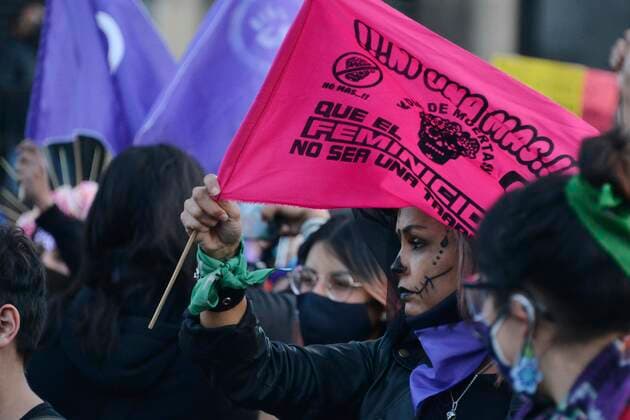 MEXICO CITY, MEXICO - NOVEMBER 2: A woman dressed as Catrina takes part during a march to commemorate victims of femicide, in protest against violence-gender during the Mexico Day of the Dead. Mexico is one of the countries in the world with the highest rate of gender violence, in 2020 there have been new 489 femicides on November 2, 2020 in Mexico City, Mexico. Credit: Carlos Tischler Eyepix Group The Photo Access MEX - 2020 - Day Of The Dead Protest Against Gender Violence in Mexico City  Copyright: xCarlosxTischlerx