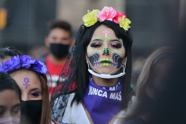 Mexico: Protest against Femicide MEXICO CITY, MEXICO - NOVEMBER 2: A woman dressed as Catrina takes part during a march to commemorate victims of femicide, in protest against violence-gender during the Mexico Day of the Dead. Mexico is one of the countries in the world with the highest rate of gender violence, in 2020 there have been new 489 femicides on November 2, 2020 in Mexico City, Mexico **World Rights ** Mexico City Mexico Copyright: CarlosxTischler