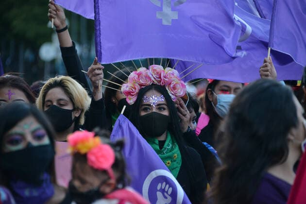 Mexico: Protest against Femicide MEXICO CITY, MEXICO - NOVEMBER 2: A woman dressed as Catrina takes part during a march to commemorate victims of femicide, in protest against violence-gender during the Mexico Day of the Dead. Mexico is one of the countries in the world with the highest rate of gender violence, in 2020 there have been new 489 femicides on November 2, 2020 in Mexico City, Mexico **World Rights ** Mexico City Mexico Copyright: CarlosxTischler
