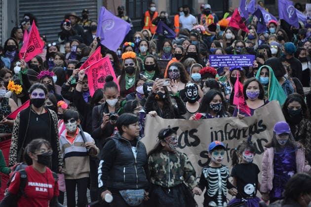 Mexico: Protest against Femicide MEXICO CITY, MEXICO - NOVEMBER 2: A woman dressed as Catrina takes part during a march to commemorate victims of femicide, in protest against violence-gender during the Mexico Day of the Dead. Mexico is one of the countries in the world with the highest rate of gender violence, in 2020 there have been new 489 femicides on November 2, 2020 in Mexico City, Mexico **World Rights ** Mexico City Mexico Copyright: CarlosxTischler