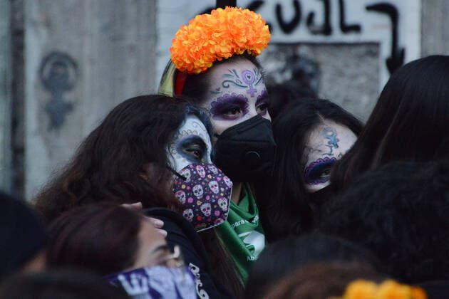 Mexico: Protest against Femicide MEXICO CITY, MEXICO - NOVEMBER 2: A woman dressed as Catrina takes part during a march to commemorate victims of femicide, in protest against violence-gender during the Mexico Day of the Dead. Mexico is one of the countries in the world with the highest rate of gender violence, in 2020 there have been new 489 femicides on November 2, 2020 in Mexico City, Mexico **World Rights ** Mexico City Mexico Copyright: CarlosxTischler