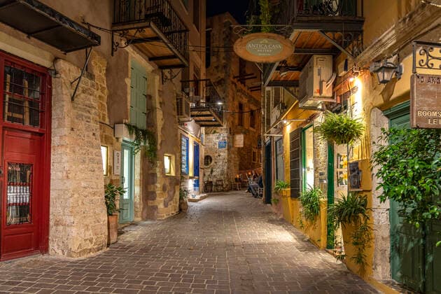 Altstadtgasse Gasse in der Altstadt am Abend, Chania, Kreta, Griechenland, Europa Old Town Alley at night, Chania, Crete, Greece, Europe *** Old Town Alley Alley in the Old Town at night, Chania, Crete, Greece, Europe Old Town Alley at night, Chania, Crete, Greece, Europe