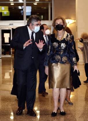 Spain s emeritus Queen Sofia (R) and Spain s Minister of Culture and Sports, Jose Manuel Rodriguez Uribes (L), upon arrival to the Extraordinary Concert for the benefit of the annual scholarships for the extension of studies abroad of Juventudes Musicales at National Auditorium of Music in Madrid, Spain, 03 November 2020. Spain s emeritus Queen Sofia attends a concert at National Auditorium of Music !ACHTUNG: NUR REDAKTIONELLE NUTZUNG!  Copyright: xJavierxLópezx GRAF3578 20201103-637400314191276262