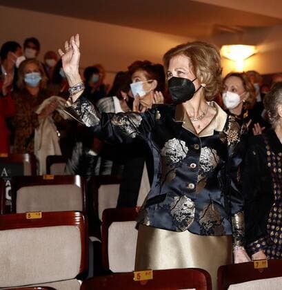 Bilder des Jahres 2020, Entertainment 11 November Entertainment Themen der Woche KW45 Entertainment Bilder des Tages Spain s emeritus Queen Sofia (C) greets the audience upon arrival to the Extraordinary Concert for the benefit of the annual scholarships for the extension of studies abroad of Juventudes Musicales at National Auditorium of Music in Madrid, Spain, 03 November 2020. Spain s emeritus Queen Sofia attends a concert at National Auditorium of Music !ACHTUNG: NUR REDAKTIONELLE NUTZUNG!  Copyright: xJavierxLópezx GRAF3573 20201103-637400314213463904