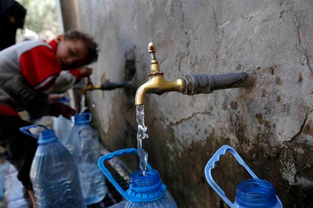 (201104) -- YEMEN, Nov. 4, 2020 -- A child collects water from a charity tap at a residential area in Sanaa, Yemen, Nov. 3, 2020. (Photo by Xinhua) YEMEN-SANAA-WATER SHORTAGE MohammedxMohammed 