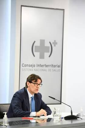 Spanish Minister of Health Salvador Illa delivers a press conference after the meeting of the COVID-19 Group formed by the Central Government, the Community of Madrid and the Interterritorial Health Council, in Madrid, central Spain, 04 November 2020. Press meeting of Health and Territorial Policy Ministers !ACHTUNG: NUR REDAKTIONELLE NUTZUNG!  Copyright: xVictorxLerenax GRAF4119 20201104-637401124744140714
