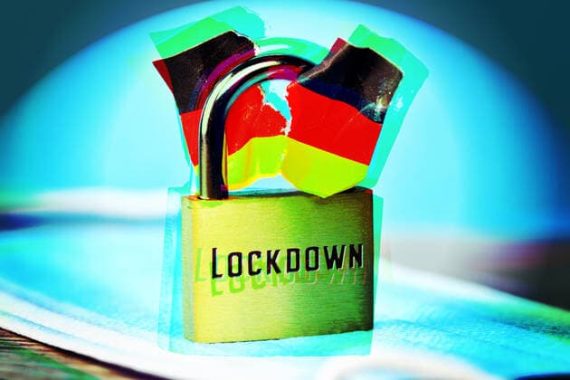 PHOTO MOUNTING, closed padlock with torn German flag and inscription Lockdown, division of the company by the Lockdown ** NUR FUER REDAKTIONELLE ZWECKE ** EDITORIAL USE ONLY **