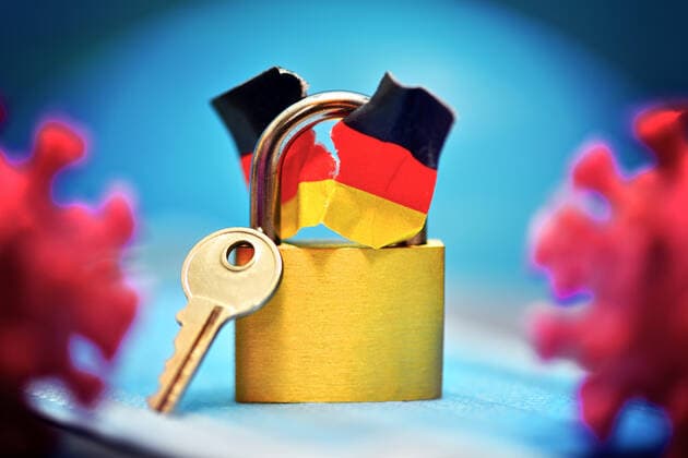 Closed padlock with torn German flag and corona viruses, division of the company by the lockdown ** NUR FUER REDAKTIONELLE ZWECKE ** EDITORIAL USE ONLY **