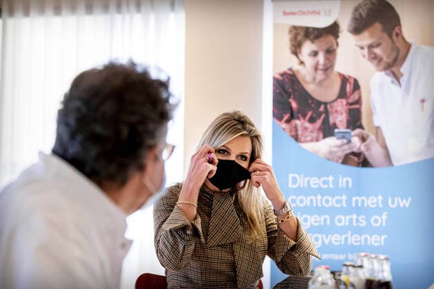 Bilder des Jahres 2020, Entertainment 11 November Entertainment Themen der Woche KW45 Entertainment Bilder des Tages 05-11-2020 BovenIJ Queen Máxima visited, in the context of the consequences of the corona pandemic for regular care and the social domain, the BovenIJ hospital and the Krijtmolen d’Admiraal in Amsterdam-Noord. 10 years ago, the Krijtmolen Alliance was founded in Amsterdam North to improve care for vulnerable elderly people in Amsterdam North through cooperation.  Copyright: xxPPE pool Nieboer katwijkx