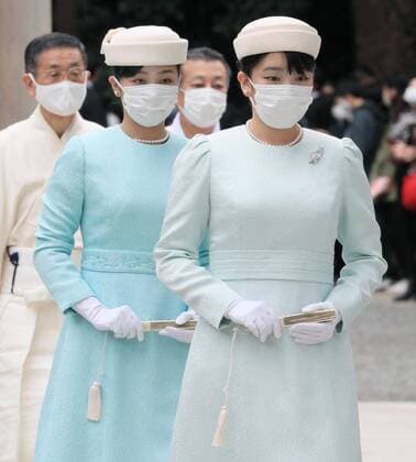 Japanese princesses visit Meiji Jingu Japanese Princess Mako (front) and Princess Kako visit Tokyo s Meiji Jingu shrine on Nov. 6, 2020, wearing face masks amid continued worries over the novel coronavirus. The shrine marked the 100th year of its establishment on Nov. 1. (Pool photo) 