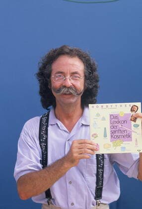 Der Moderator Jean Puetz posiert vor neutralem Hintergrund am 15.08.1988 *** The presenter Jean Puetz poses in front of a neutral background on 15 08 1988