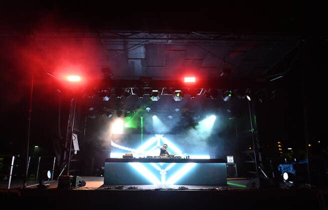November 6, 2020, Burlingame, CA, USA: BURLINGAME, CA - NOVEMBER 06: DJ Producer Deorro aka, Erick Orrosquieta performs during the Deorro Put it in Park - Drive-In Concert Tour at the Burlingame Golf Center on November 6, 2020 in Burlingame, California. Photo: Casey Flanigan imageSPACE Burlingame USA - ZUMAs181 20201106_zea_s181_033 Copyright: xImagespacex