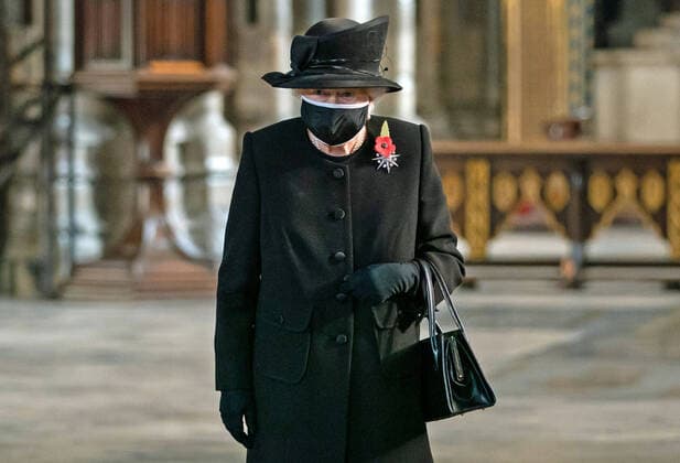 Entertainment Bilder des Tages . 07 11 2020. London, United Kingdom. Queen Elizabeth II wears a face mask at a ceremony to mark the centenary of the burial of the Unknown Warrior at Westminster Abbey in London.  xPoolx xi-Imagesx IIM-21777-0007