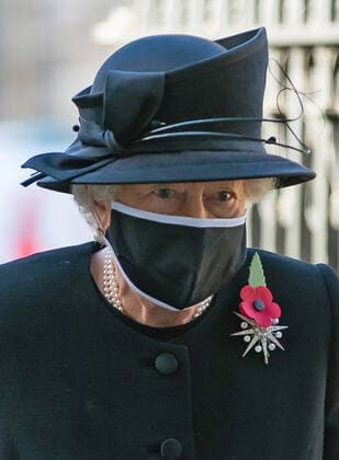 . 07 11 2020. London, United Kingdom. Queen Elizabeth II wears a face mask as she arrives at a ceremony to mark the centenary of the burial of the Unknown Warrior at Westminster Abbey in London.  xPoolx xi-Imagesx IIM-21777-0015