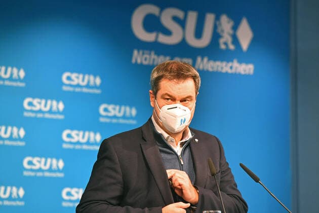 Markus SOEDER State Premier of Bavaria and CSU Chairman with face mask, mask, single image, cut single motif, half figure, half figure Press statement Markus SOEDER State Premier of Bavaria and CSU Chairman before CSU Board meeting at CSU headquarters in Munich on 09 11 2020