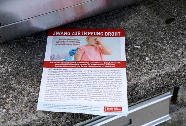 09 11 2020, A flyer on the subject of corona pandemic, fake or truth is lying on a letterbox in Bad Wörishofen From the controversial group Ärzte für Aufklärung 09 11 2020, Flyer Fake Pandemic 09 11 2020, Flyer Fake Pandemic