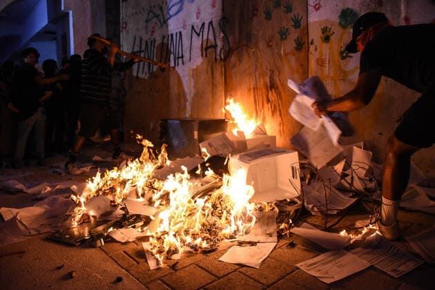 CANCUN, MEXICO - NOVEMBER 9: A man takes part during the riots at Central Prosecutor s Office of Quintana Roo in protest against of Femicide of Alexis and demand from the authorities the lack of results to prevent Femicide in Mexico on November 9, 2020 in Cancun, Mexico. Credit: Rodolfo Flores Eyepix Group The Photo Access MEX - 2020 - Protest Against Alexis Gender-Violence in Cancun  Copyright: xRodolfoxFloresx