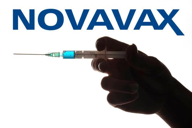 Symbol picture Corona vaccine of the company NOVAVAX, hand with syringe, Corona crisis, Baden Württemberg, Germany Coronavirus vaccine