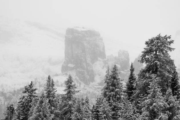 Fünf Türme, Cinque Torri, im Winter bei Schneefall, Dolomiten, Alpen, Provinz Belluno, Region Venetien, Veneto, Italien, Europa *** Five towers, Cinque Torri, in winter when snow falls, Dolomites, Alps, Province of Belluno, Veneto Region, Veneto, Italy, Europe Copyright: imageBROKER SonjaxJordan ibxjor05895461.jpg