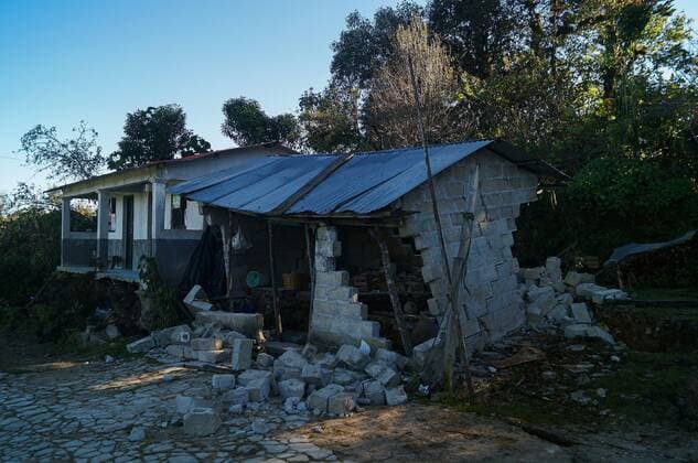 View of houses affected due to the passage of tropical cyclone Eta in the community of Tenejapa, in the state of Chiapas, Mexico, 11 November 2020. With some of their belongings in tow, thousands of families from the southeastern states of Chiapas and Tabasco have abandoned their homes these days after the tragic rains that have hit the region, leaving heavy flooding and causing at least 27 deaths. Tropical Cyclone Eta and Cold Front 11 left huge amounts of rain in recent days in southeastern Mexico and Central America, forcing many to flee their homes for safety. The distress of thousands leaving their homes flooded in southeastern Mexico !ACHTUNG: NUR REDAKTIONELLE NUTZUNG!  Copyright: xCarlosxLopezx MEX445 20201111-637407196015410088