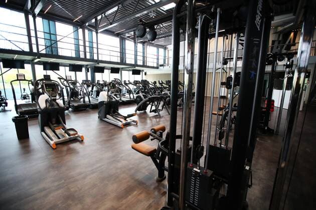 Diez fitness studios in the Corona time Fitness equipment in an empty gym Fitness studios in the Corona time Copyright: xEibner-Pressefotox EP_RWS
