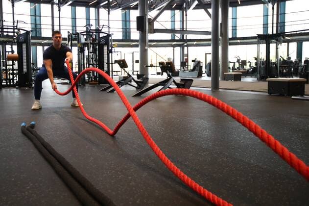 Diez Gyms in the Corona Time A man trains in a gym on the ropes Gyms in the Corona Time Copyright: xEibner-Pressefotox EP_RWS