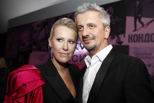 MOSCOW, RUSSIA - NOVEMBER 12, 2020: Actor and director Konstantin Bogomolov (R) and his wife TV presenter Ksenia Sobchak pose ahead of a ceremony for the GQ Men of the Year 2020 Awards at Gorky Moscow Art Theatre. Artyom Geodakyan TASS  TS0EE0EB