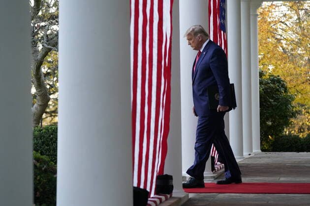 News Bilder des Tages November 13, 2020, Washington, District of Columbia, USA: United States President DONALD J. TRUMP arrives to deliver an update on Operation Warp Speed during a press conference in the Rose Garden of the White House. OWS is a public private partnership, initiated by the Trump administration, to facilitate and accelerate the development, manufacturing, and distribution of COVID-19 vaccines, therapeutics, and diagnostics. Washington USA - ZUMAs152 20201113_zaa_s152_022 Copyright: xChrisxKleponisx