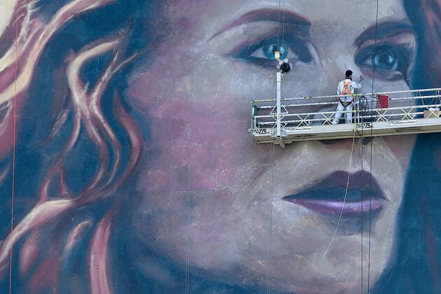 Bilder des Jahres 2020, Entertainment 11 November News Bilder des Tages Nicole Kidman Wandgemälde in Sydney NICOLE KIDMAN MURAL SYDNEY, A large mural featuring Australian actor Nicole Kidman is seen in Kings Cross, Sydney, Saturday, November 14, 2020. ( NO ARCHIVING, EDITORIAL USE ONLY, NO USE IN BOOKS WITHOUT CONSENT SYDNEY NSW AUSTRALIA  Copyright: xDANxHIMBRECHTSx 20201114001503302753