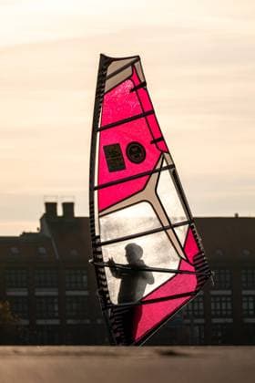 IMAGO Creative: Fit durch den Herbst 15.11.2020,Berlin,Deutschland,GER,das Tempelhofer Feld am ehemaligen Flughafen Tempelhof.Windsport. *** 15 11 2020,Berlin,Germany,GER,the Tempelhofer Feld at the former Tempelhof Airport Windsport