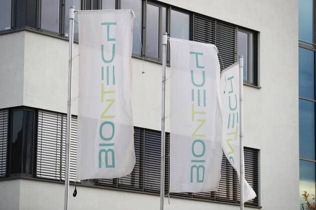 Mainz Building of the company Biontech in Mainz, 15 11 2020 Flags with the inscription Biontech in front of the building of the company Biontech in Mainz Building of the company Biontech in Mainz, 15 11 2020 Copyright: xWeissx Eibner-Pressefotox EP_rws