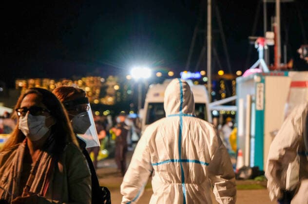 Scenes in the port of Arguineguin, Gran Canaria, on 13 November 2020, where thousands of migrants and refugees are stuck Journalists and lawyers are not allowed in, police block the entrances Ambulances ambulances take people away In the south of the Canary Island, 2000 refugees and migrants are stuck who had previously travelled by boat from Af